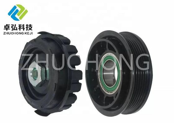 Le système de compression automatique de l'alimentation est utilisé pour le remplissage de l'alimentation.